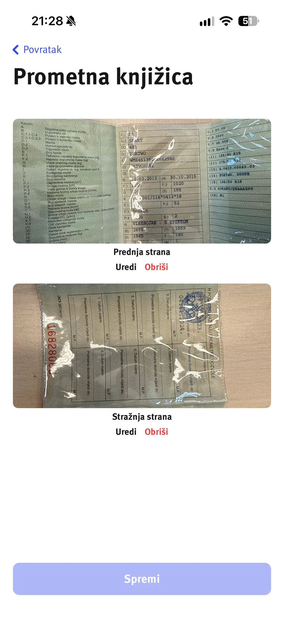 Fotografije prednje i stražnje strane prometne dozvole spremljene uz vozilo